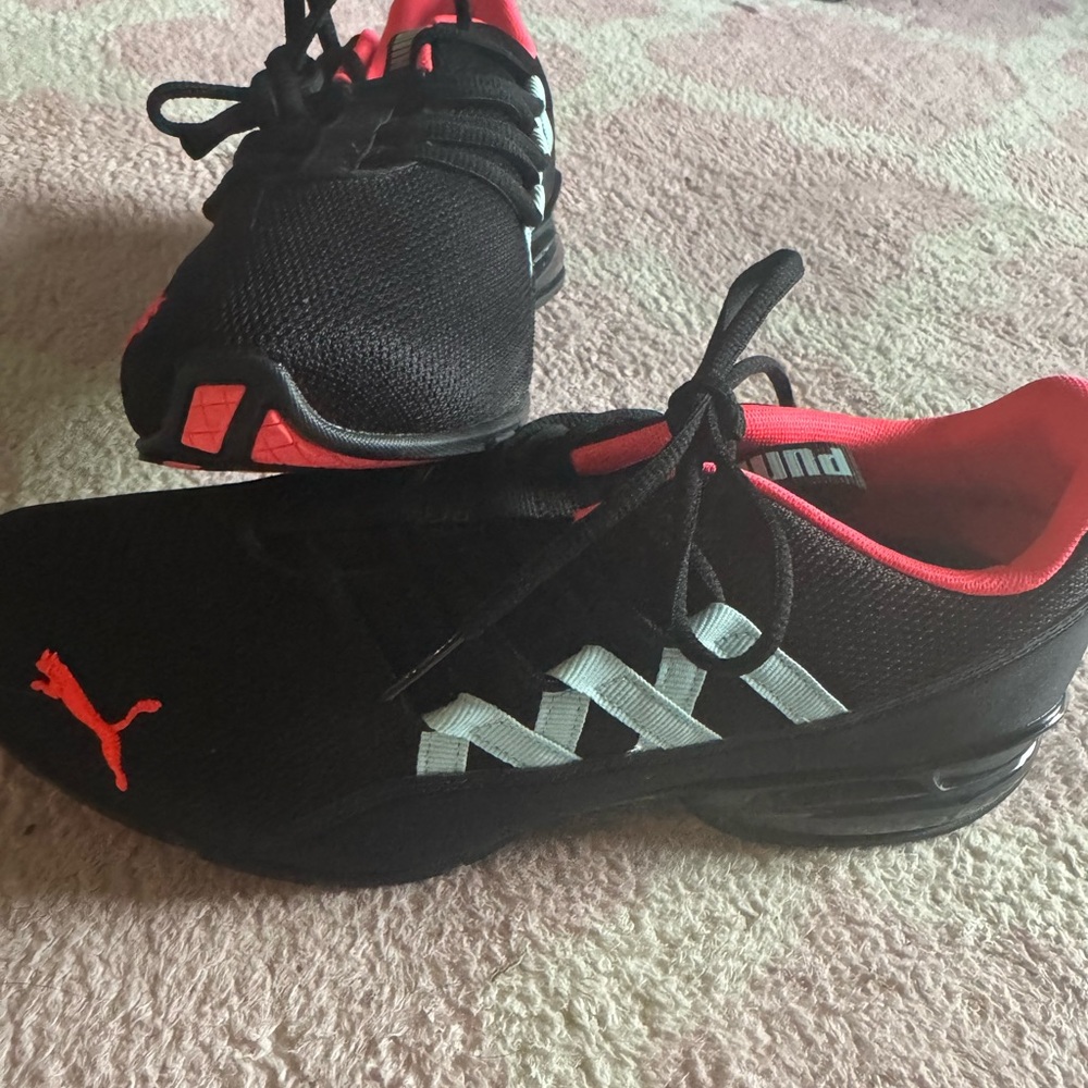 Puma tennis shoes, never worn, size 10